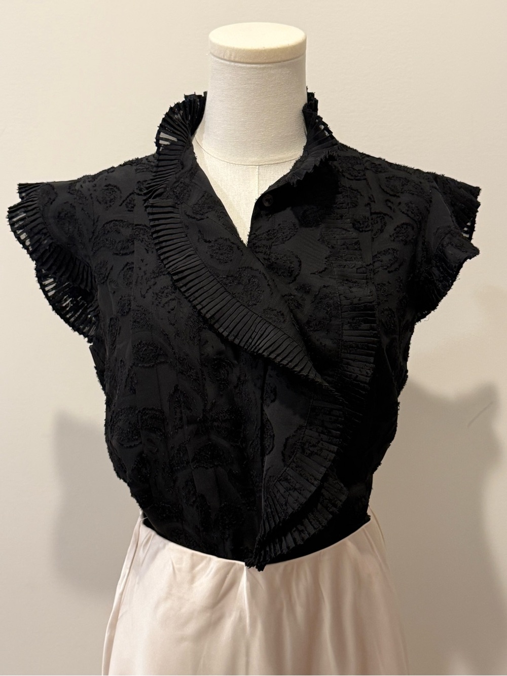 Elie Tahari Black Pleated Ruffle Cap-Sleeve Blouse